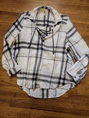 Mudd Curved Hem Lace-up Long Sleeve Plaid Blouse White & Black, XXL